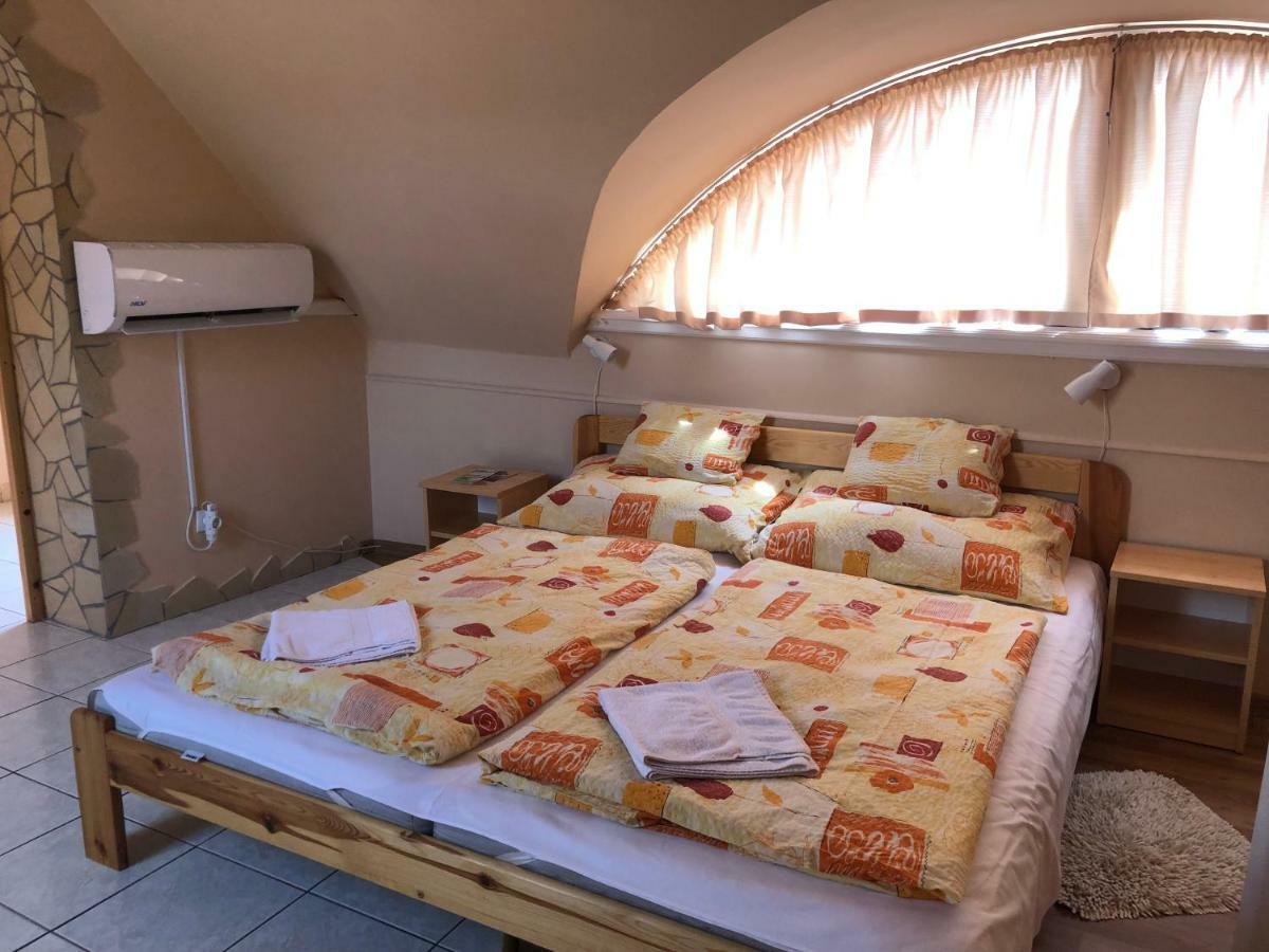 Óvár 12 Vendégház Tokaj Esterno foto